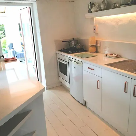 Quaint Secluded Close To Beautiful Kinvara 펜션 *